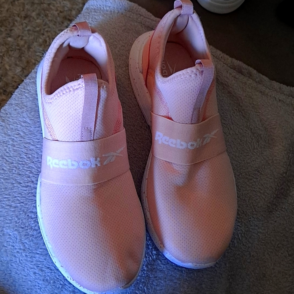 Reebok slip on sneakers pink size 6 super lightweight soft stretchy comfy NWOT